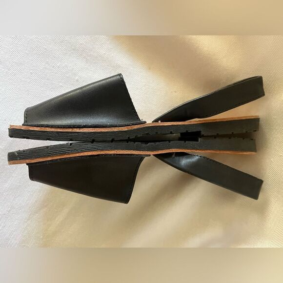 Dirty Laundry‎ black leather sandal, size 6, like new…never worn. - Picture 4 of 5